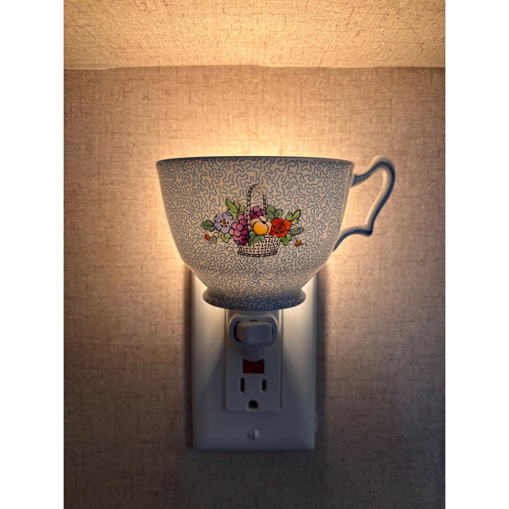 Longton Handcrafted Floral Basket Tea Cup Nightโ Light